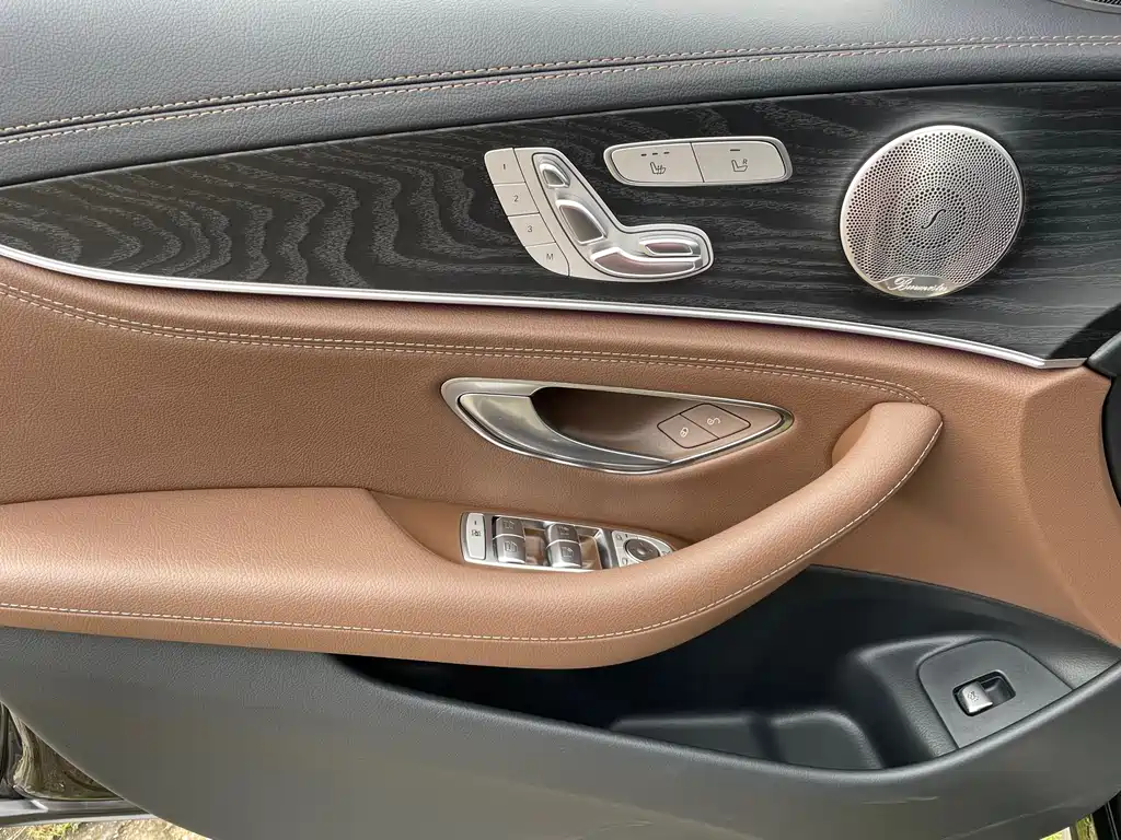 Mercedes-Benz E-Class 2023 — фото 11
