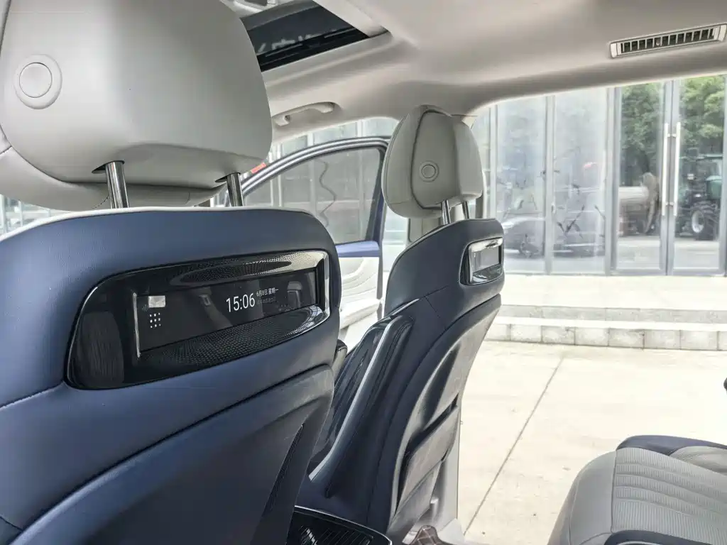 Roewe iMAX8 2022 — фото 18