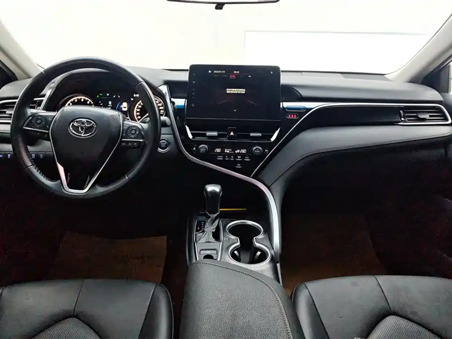 Toyota Camry 2022 — фото 12