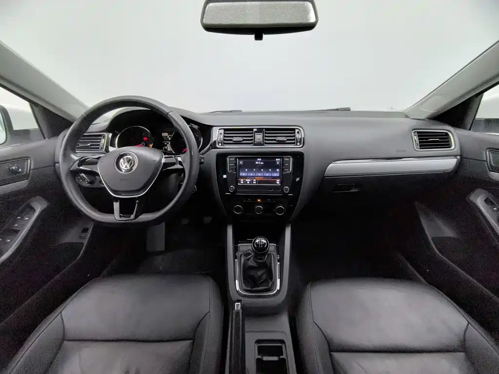 Volkswagen Sagitar 2016