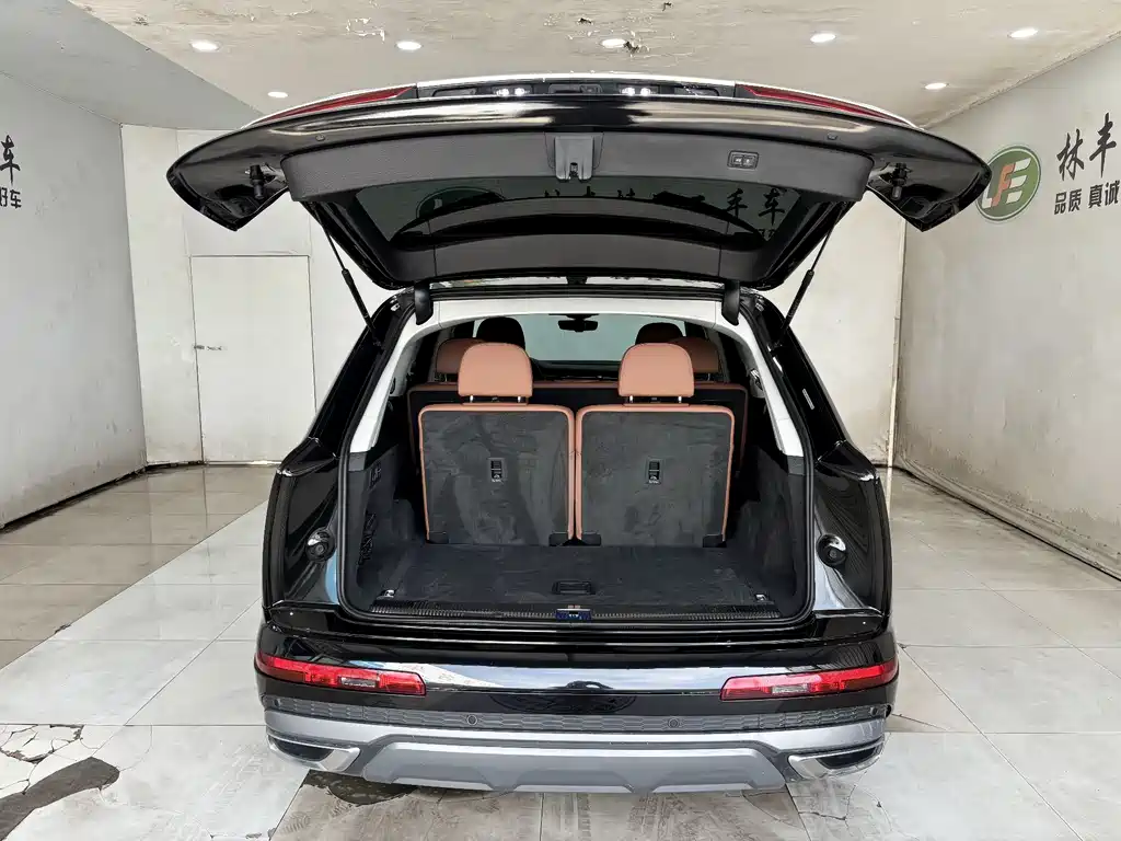 Audi Q7 2023 — фото 28