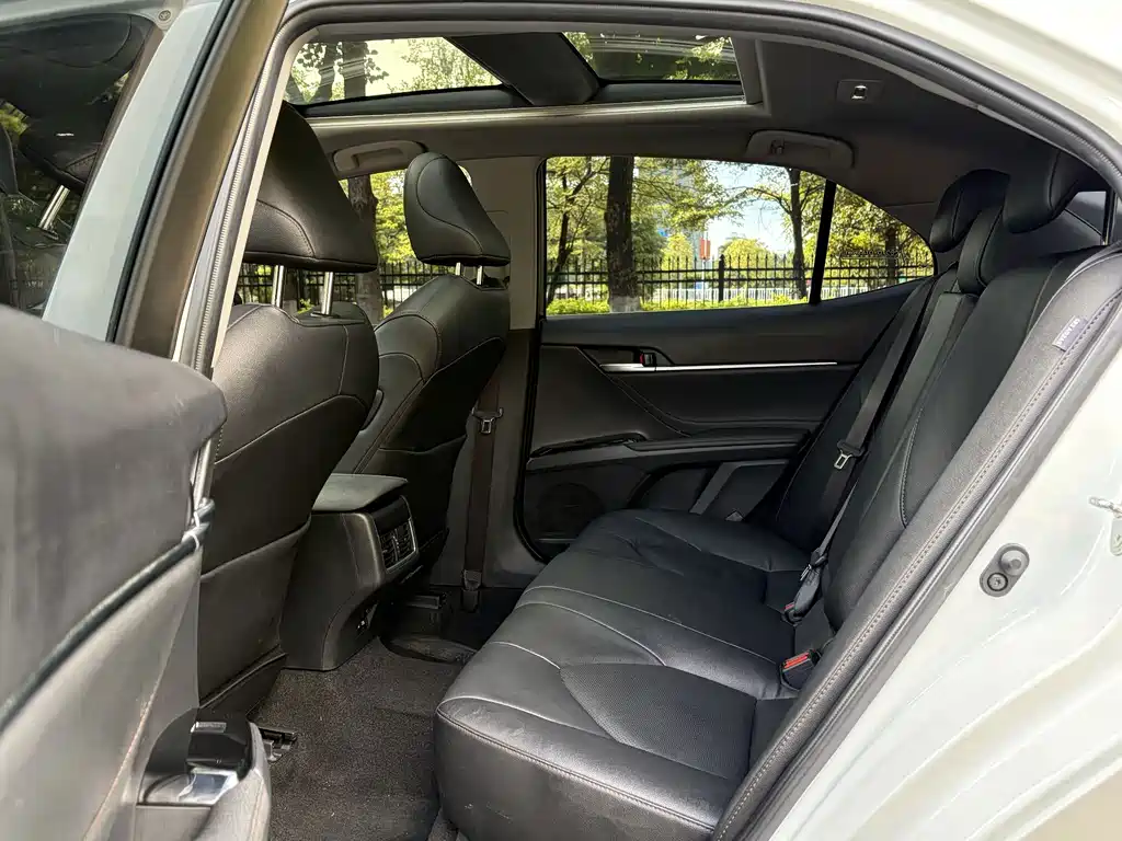 Toyota Camry 2021 — фото 10