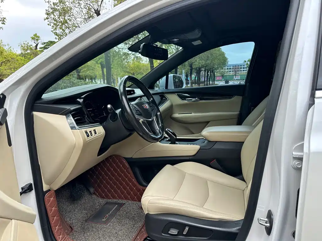 Cadillac XT5 2017 — фото 10