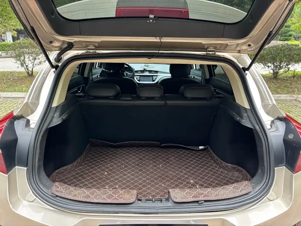 Geely Emgrand GS 2018 — фото 16