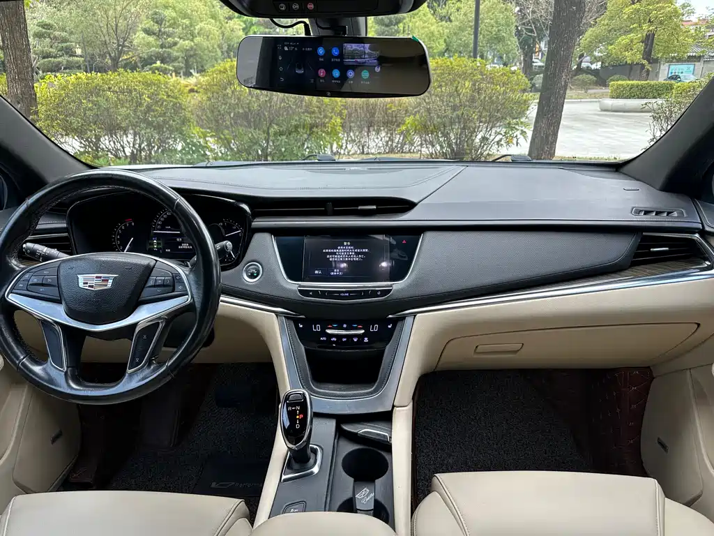 Cadillac XT5 2017 — фото 14