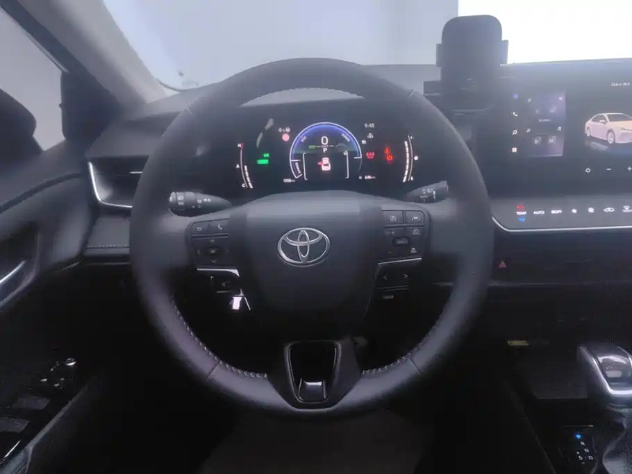 Toyota Camry 2025 — фото 15