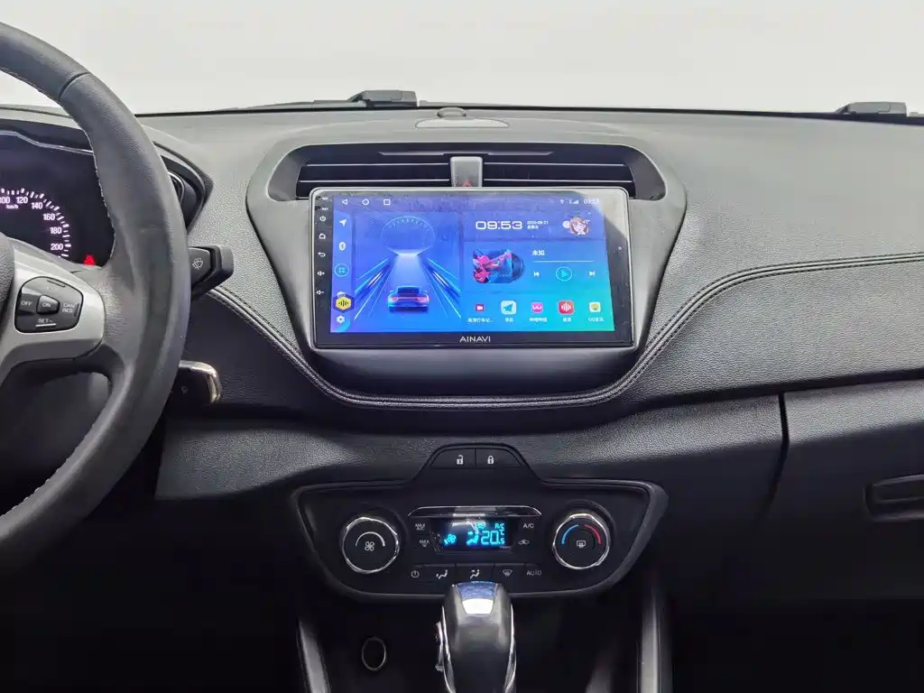 Ford Escort 2015 — фото 12