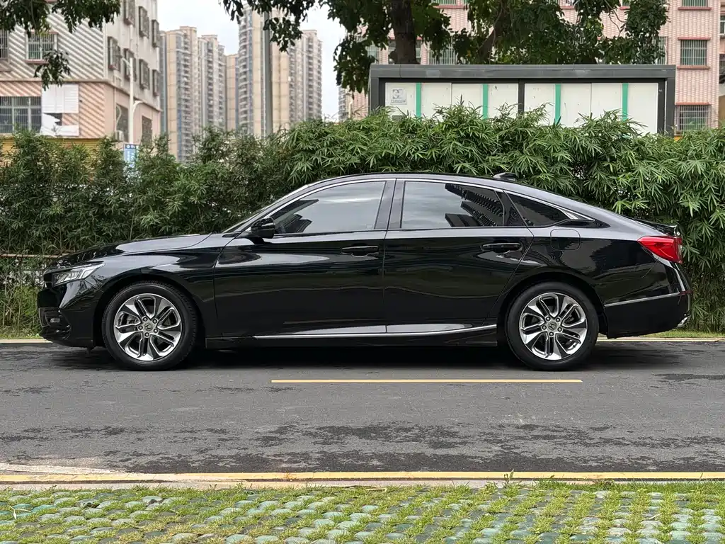 Honda Accord 2018 — фото 17