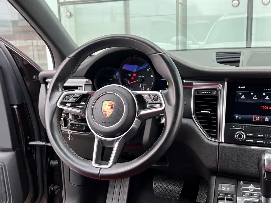 Porsche Macan 2018 — фото 13