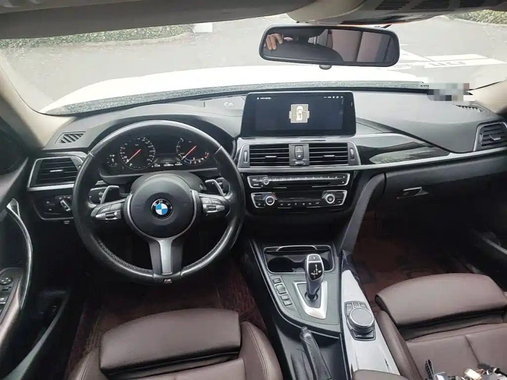 BMW 3 Series 2019 — фото 16