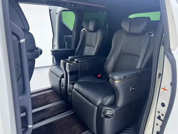 Toyota Alphard 2021