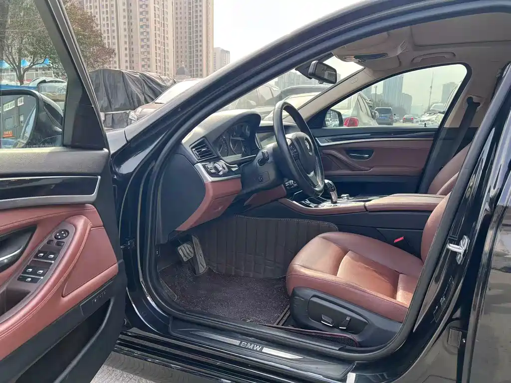 BMW 5 Series 2016 — фото 11