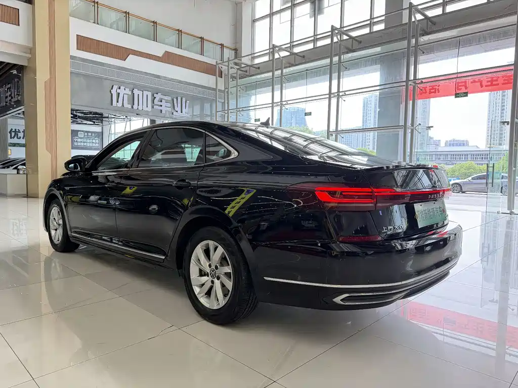 Volkswagen Passat PHEV 2023 — фото 5