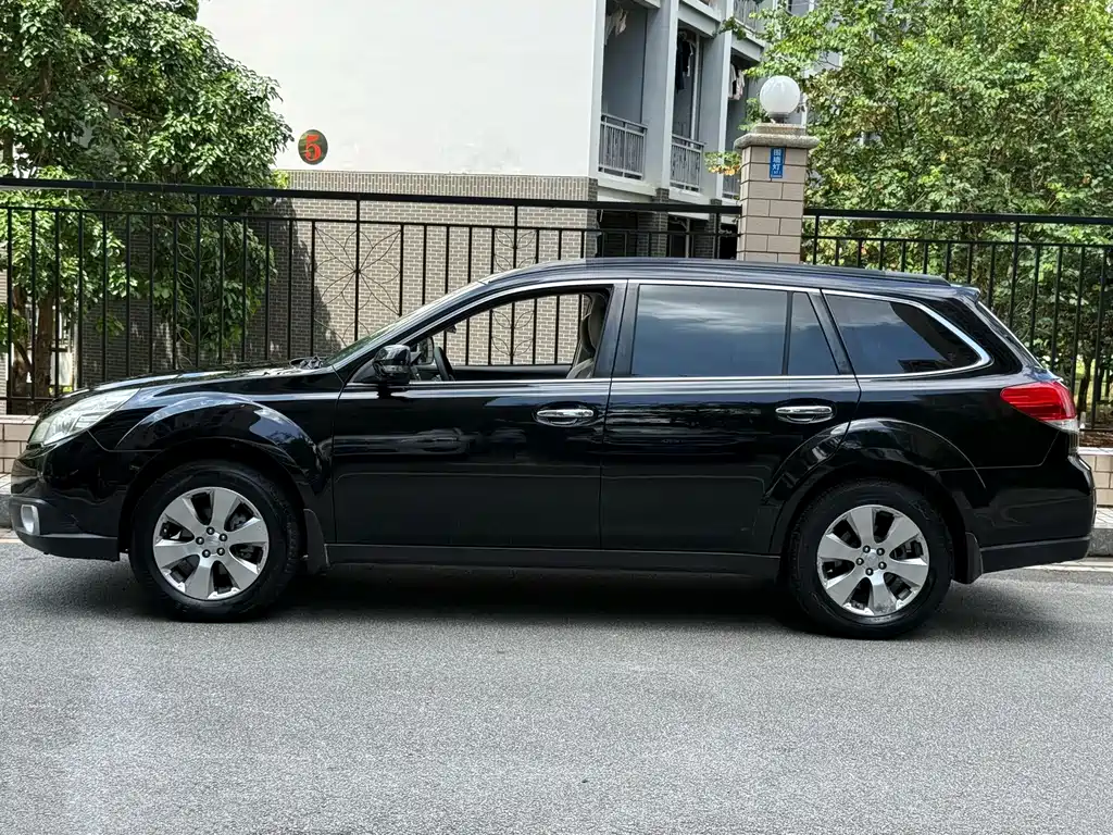 Subaru Outback 2010 — фото 4