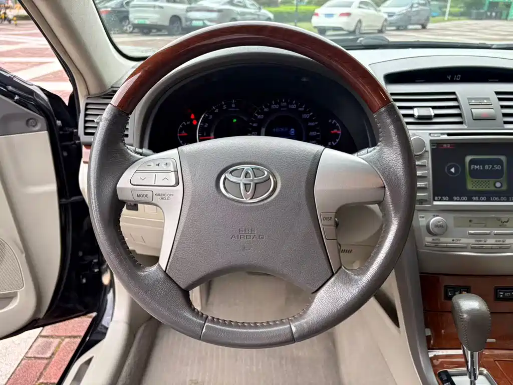 Toyota Camry 2013 — фото 7