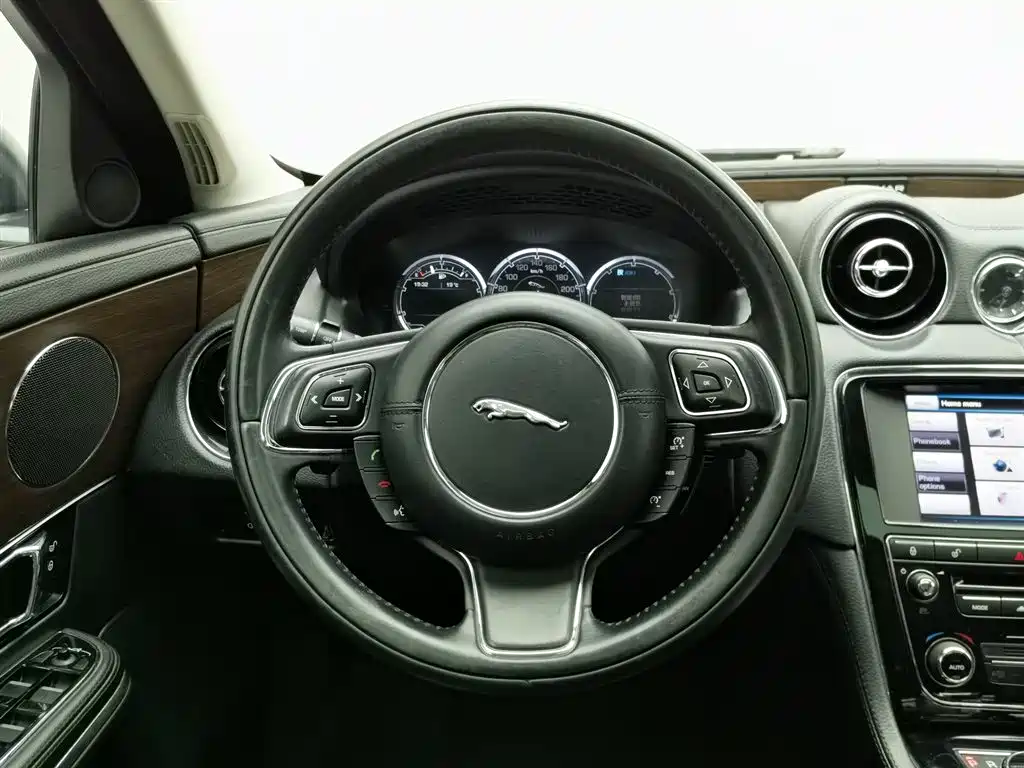 Jaguar XJ 2014 — фото 11