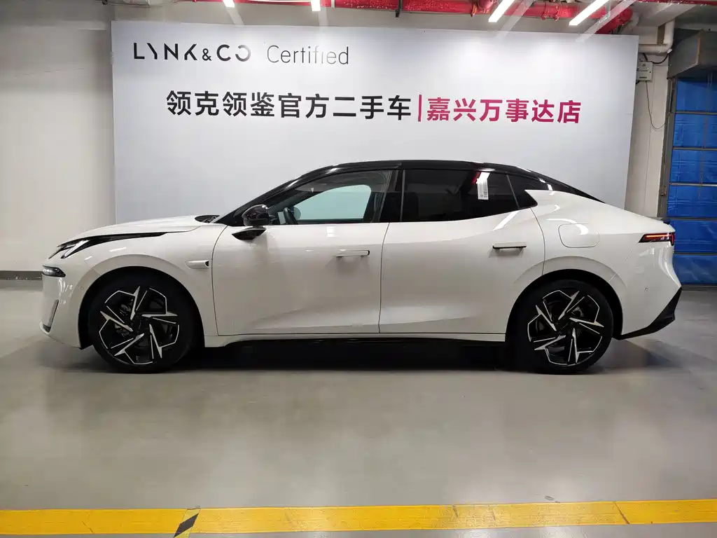 Lynk & Co 07 EM-P 2025 — фото 13