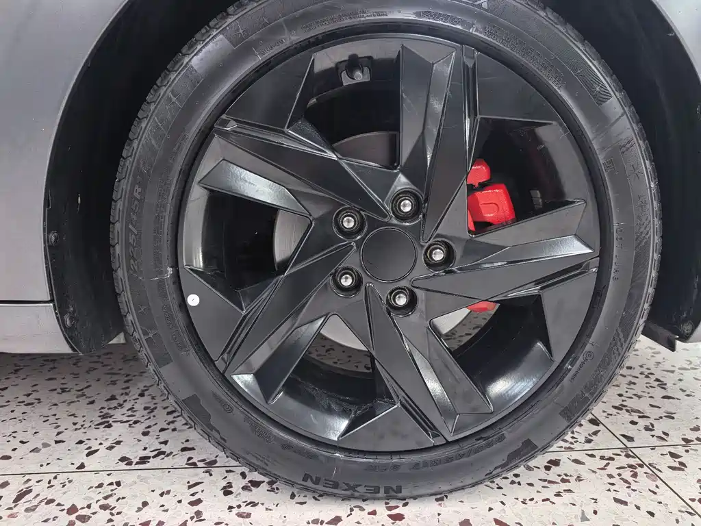 Hyundai Elantra 2023 — фото 16