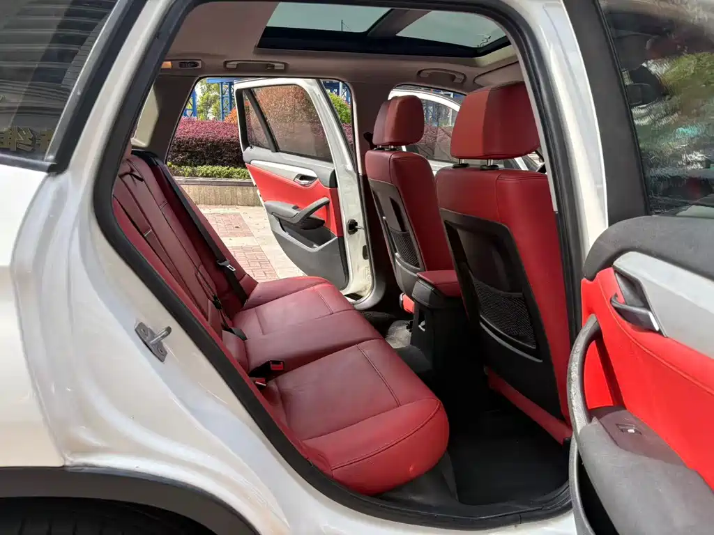 BMW X1 2015 — фото 11
