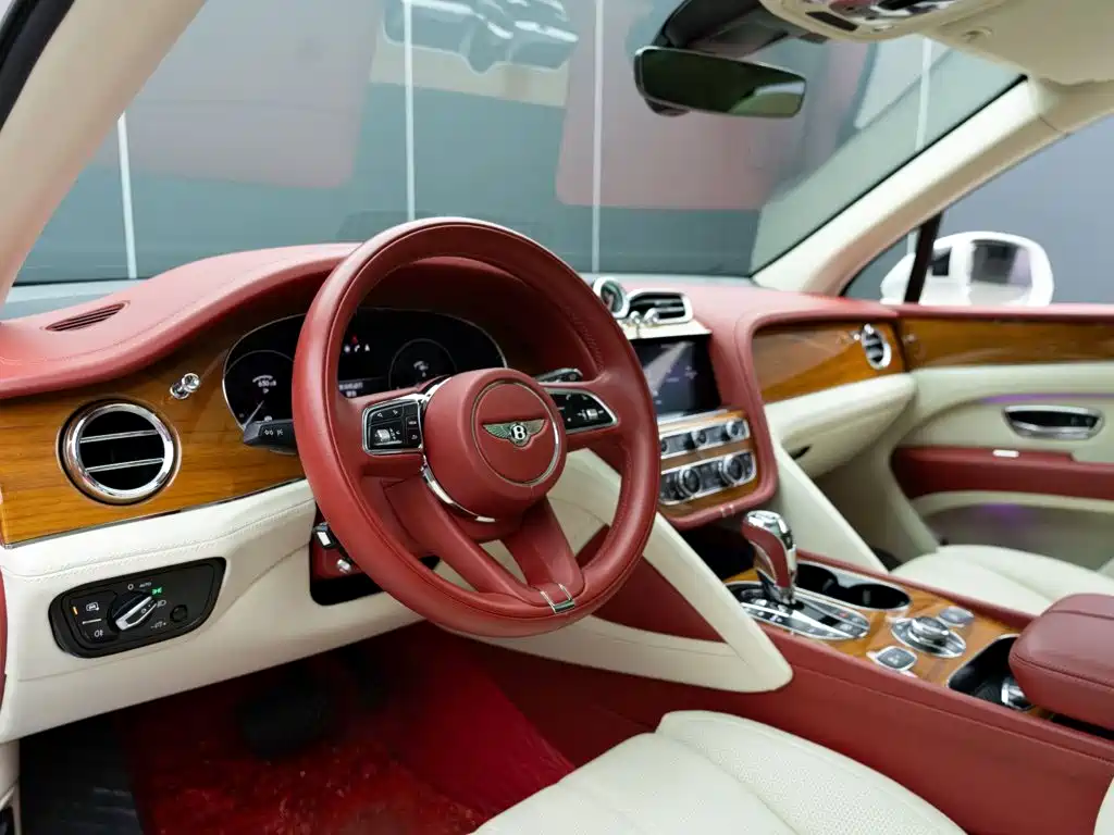 Bentley Bentayga 2020 — фото 10