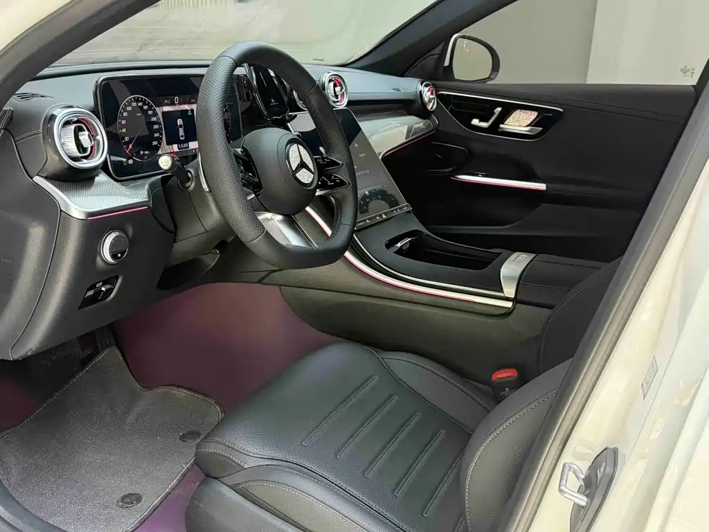 Mercedes-Benz C-Class 2025 — фото 11