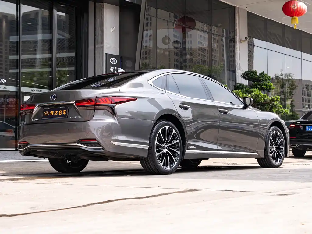 Lexus LS 2021