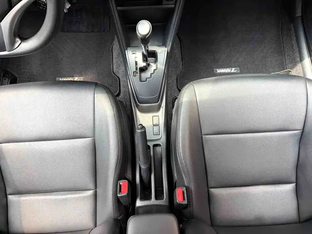 Toyota Yaris L 2022 — фото 12
