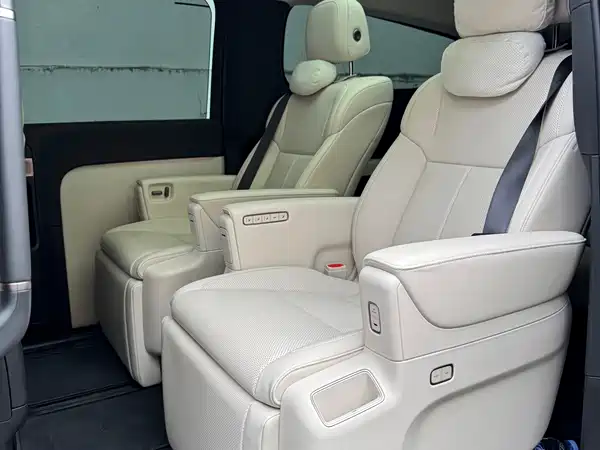 Li Auto MEGA 2025