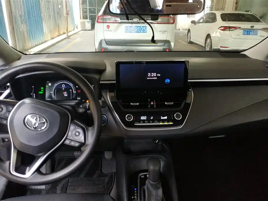 Toyota Corolla 2023 — фото 13