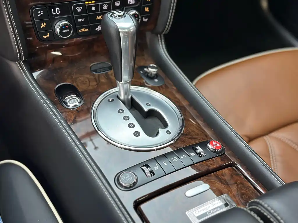Bentley Flying Spur 2012 — фото 16