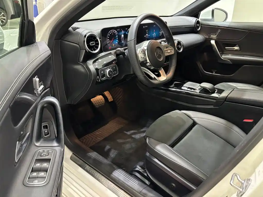 Mercedes-Benz A-Class 2019 — фото 13