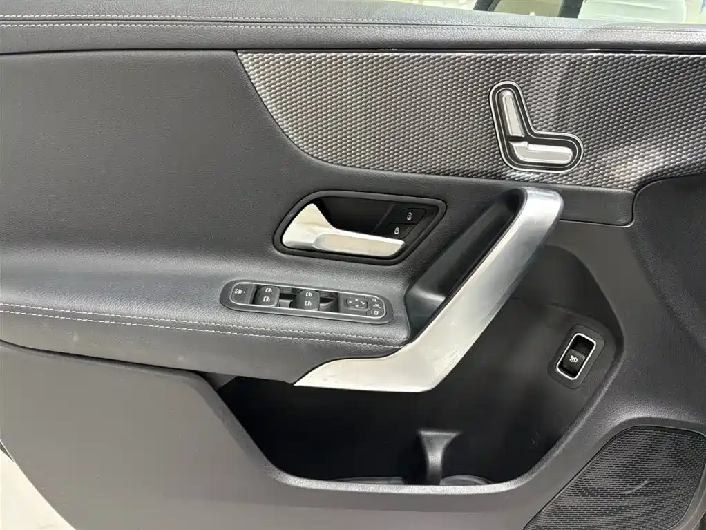 Mercedes-Benz A-Class 2019 — фото 10