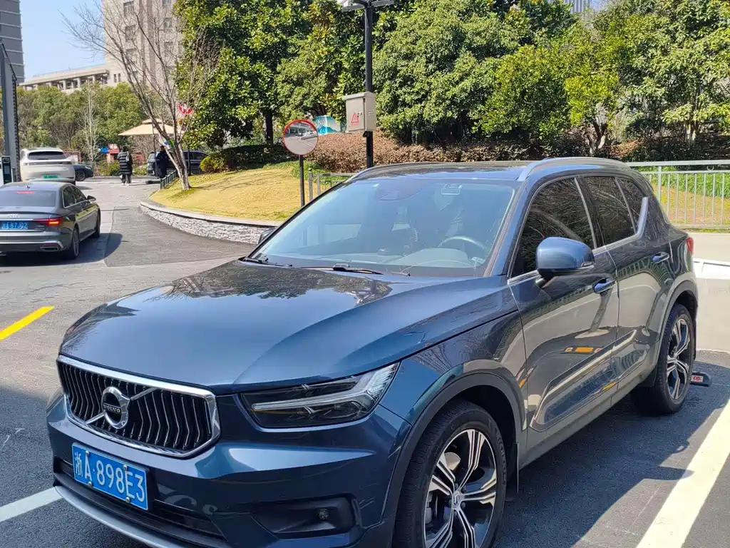 Volvo XC40 2019 — фото 1