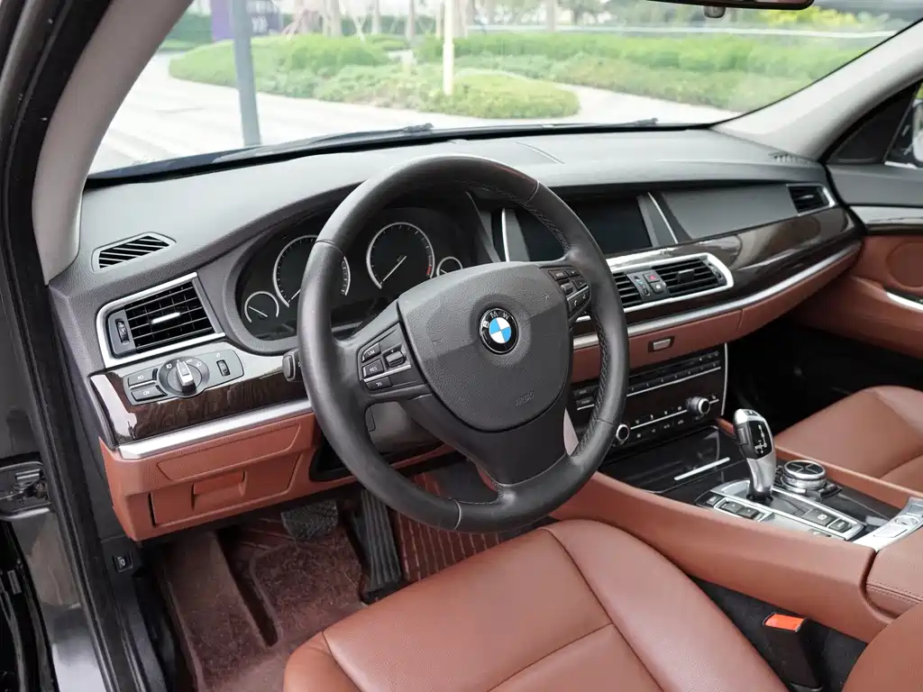 BMW 5 Series GT 2013 — фото 24