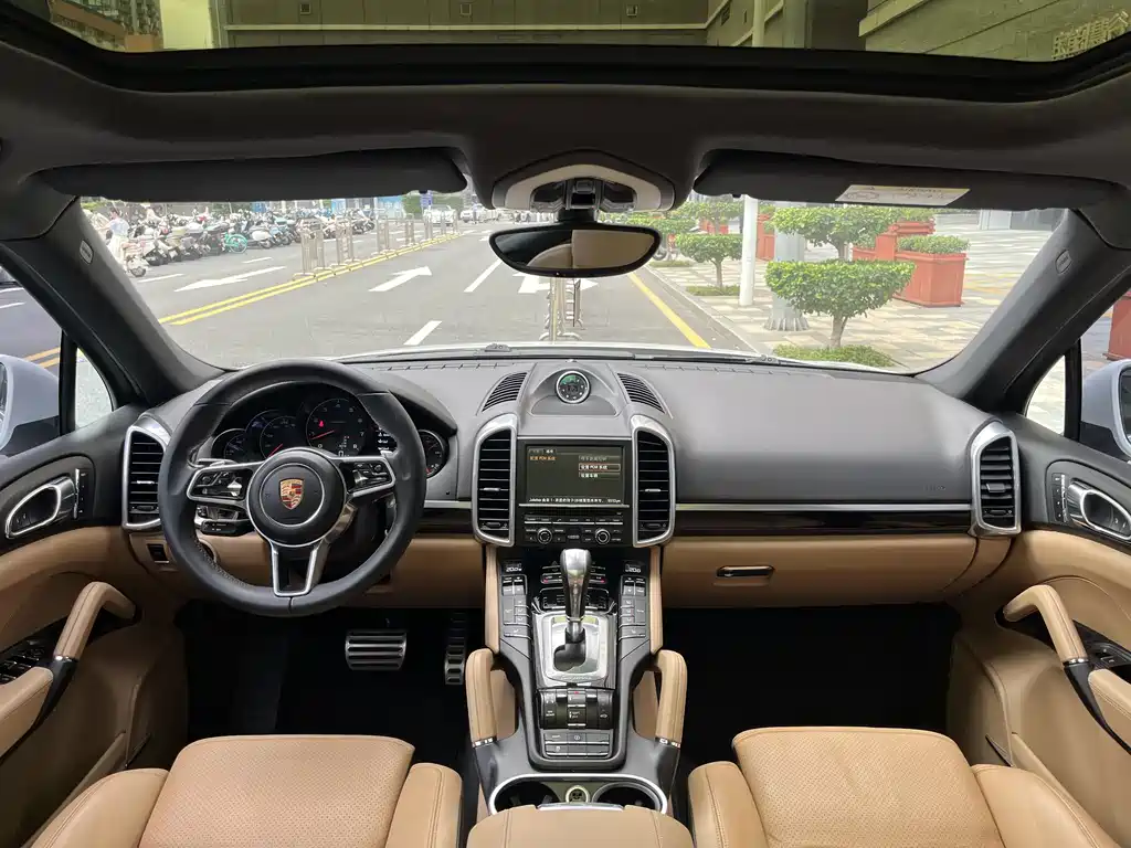 Porsche Cayenne 2016 — фото 12