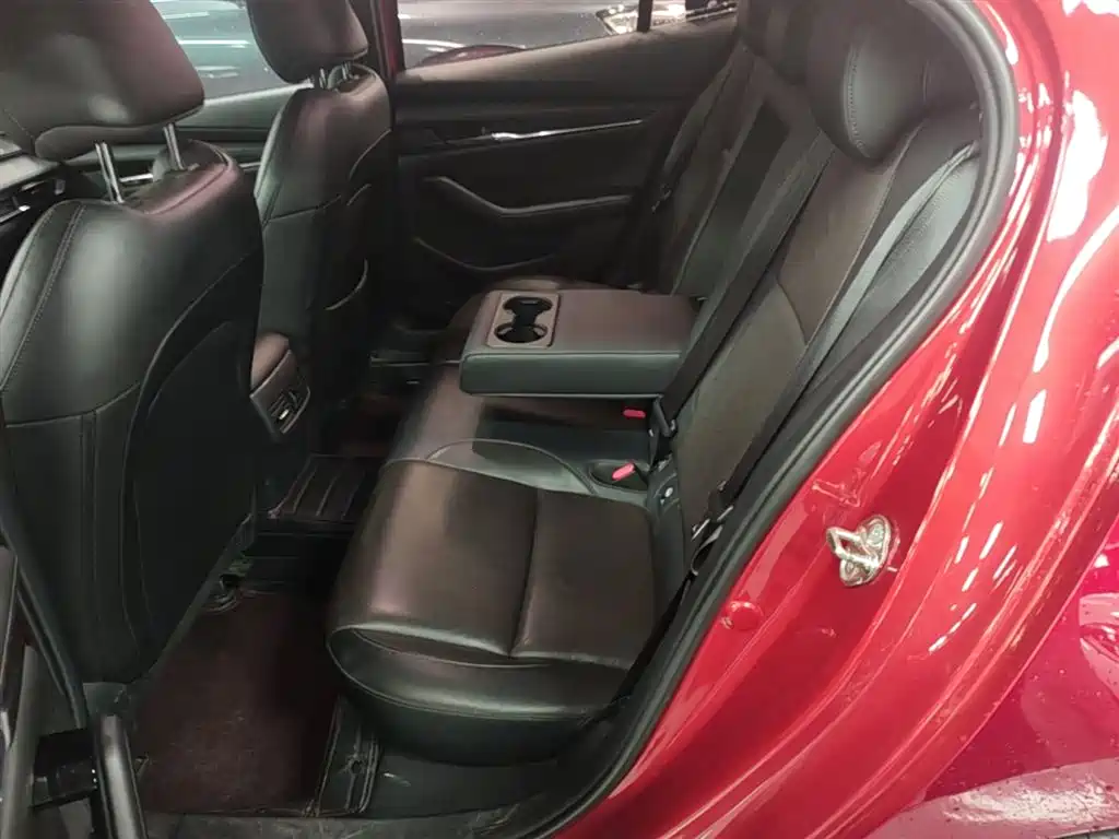 Mazda 3 Axela 2019 — фото 17