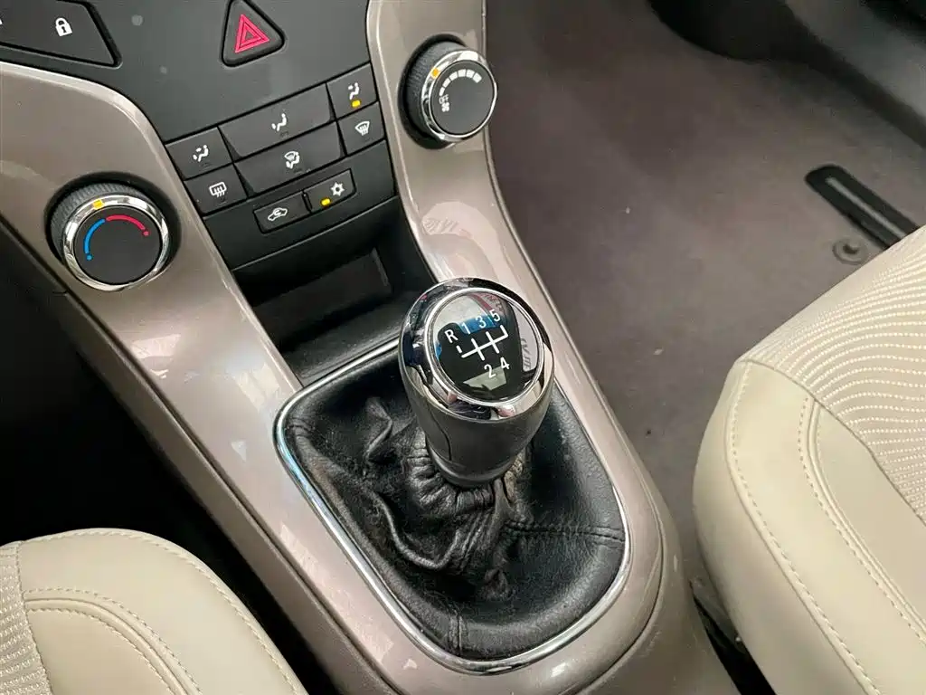 Chevrolet Cruze 2015 — фото 10
