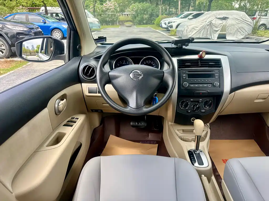 Nissan Livina 2018 — фото 11