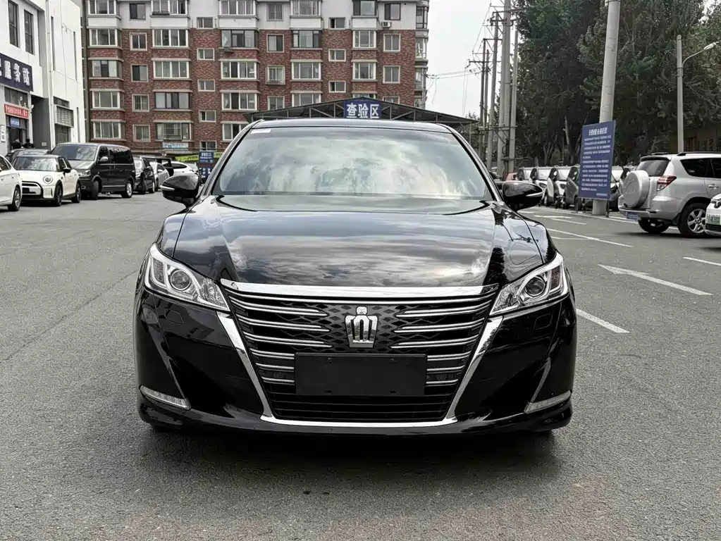 Toyota Crown 2017 — фото 2