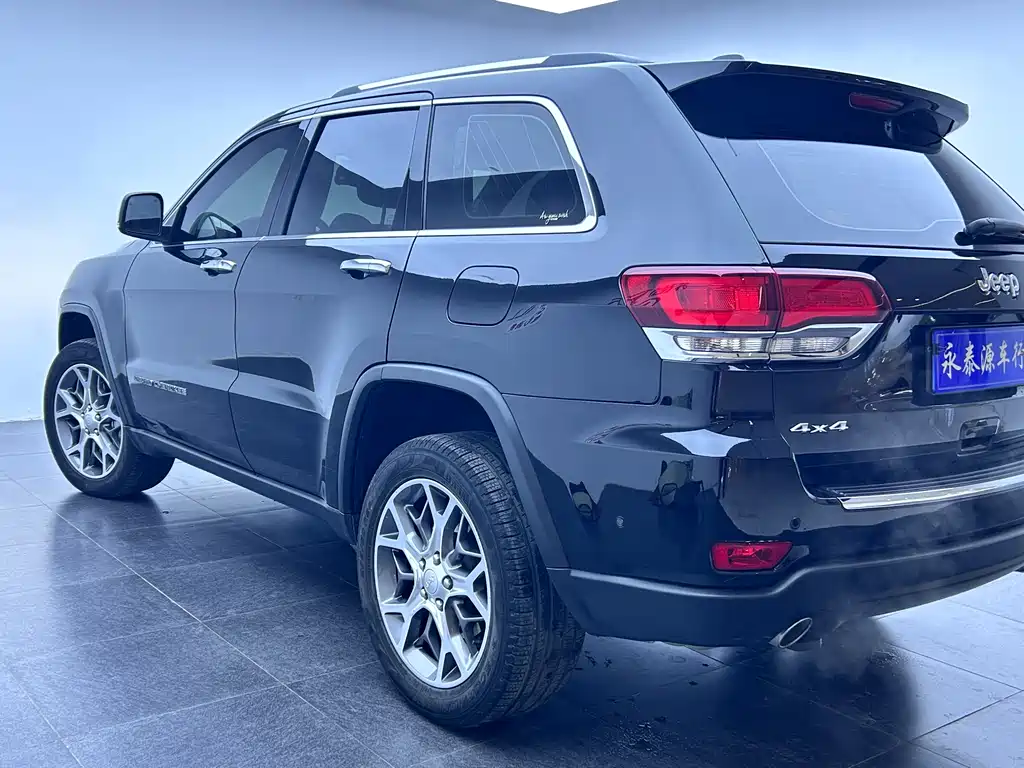 Jeep Grand Cherokee 2022 — фото 4