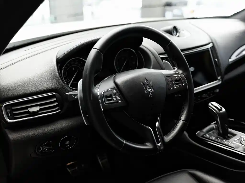 Maserati Levante 2023 — фото 15