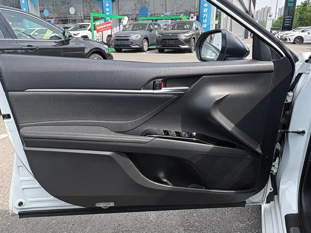 Toyota Camry 2021 — фото 9