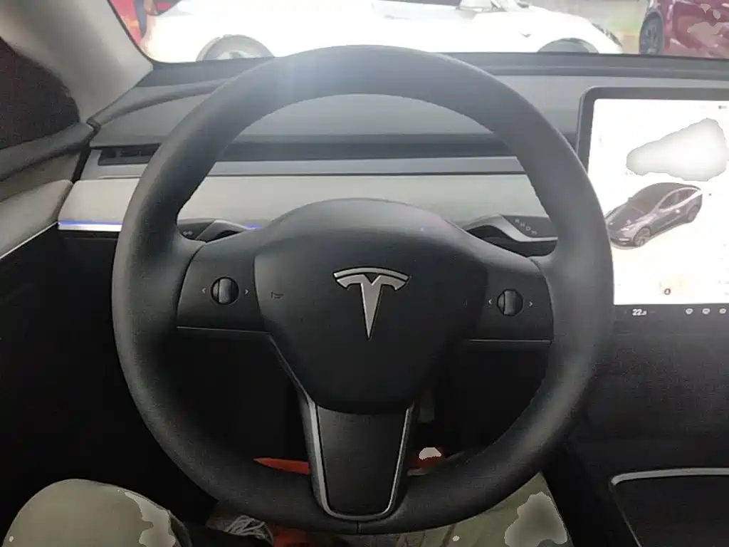 Tesla Model Y 2024 — фото 11