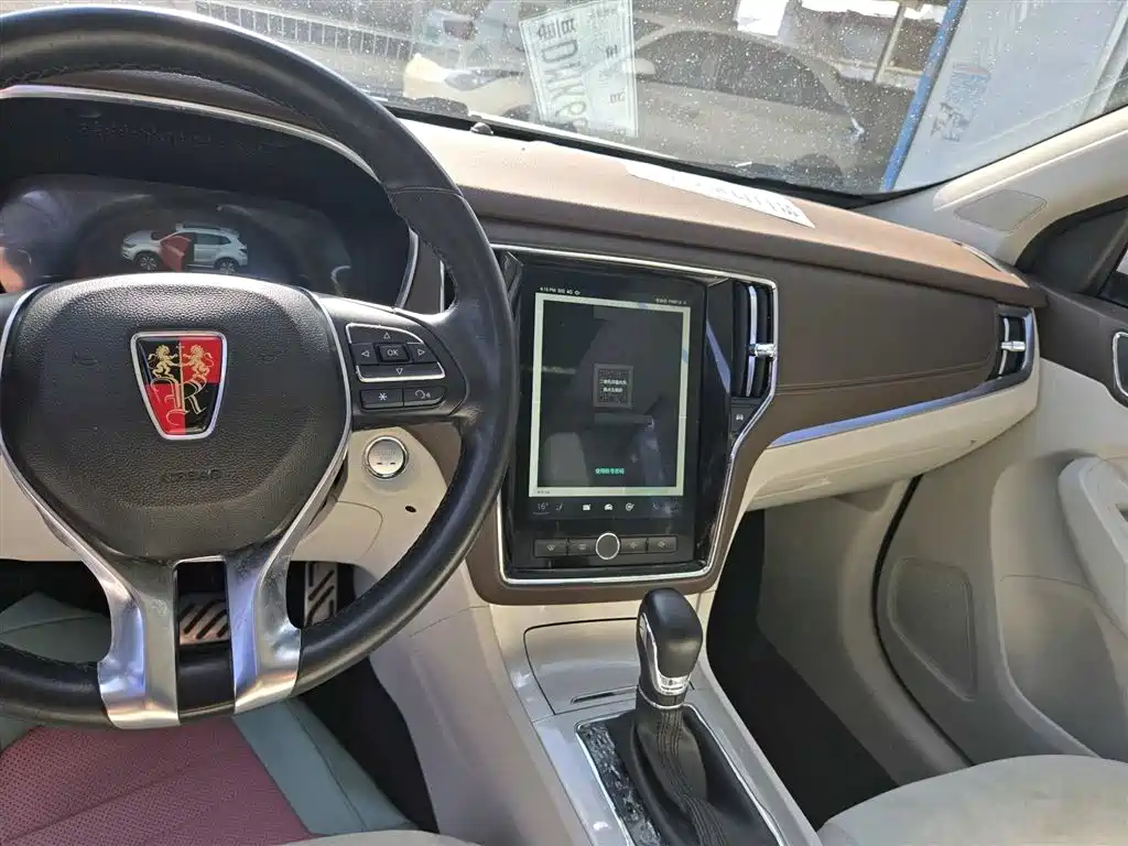 Roewe RX5 New Energy 2017 — фото 11