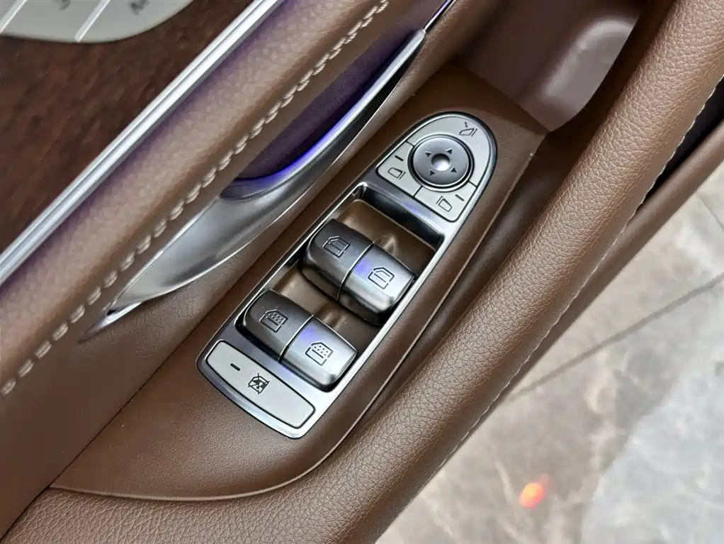 Mercedes-Benz E-Class 2022 — фото 16