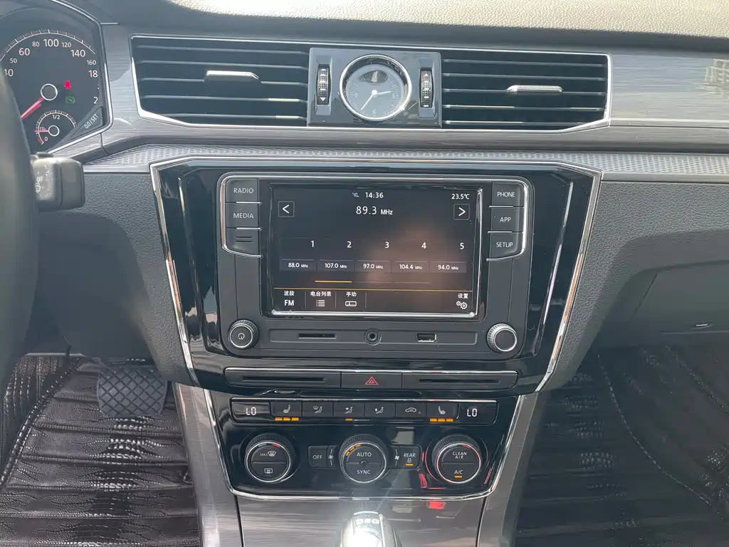 Volkswagen Passat 2018 — фото 10