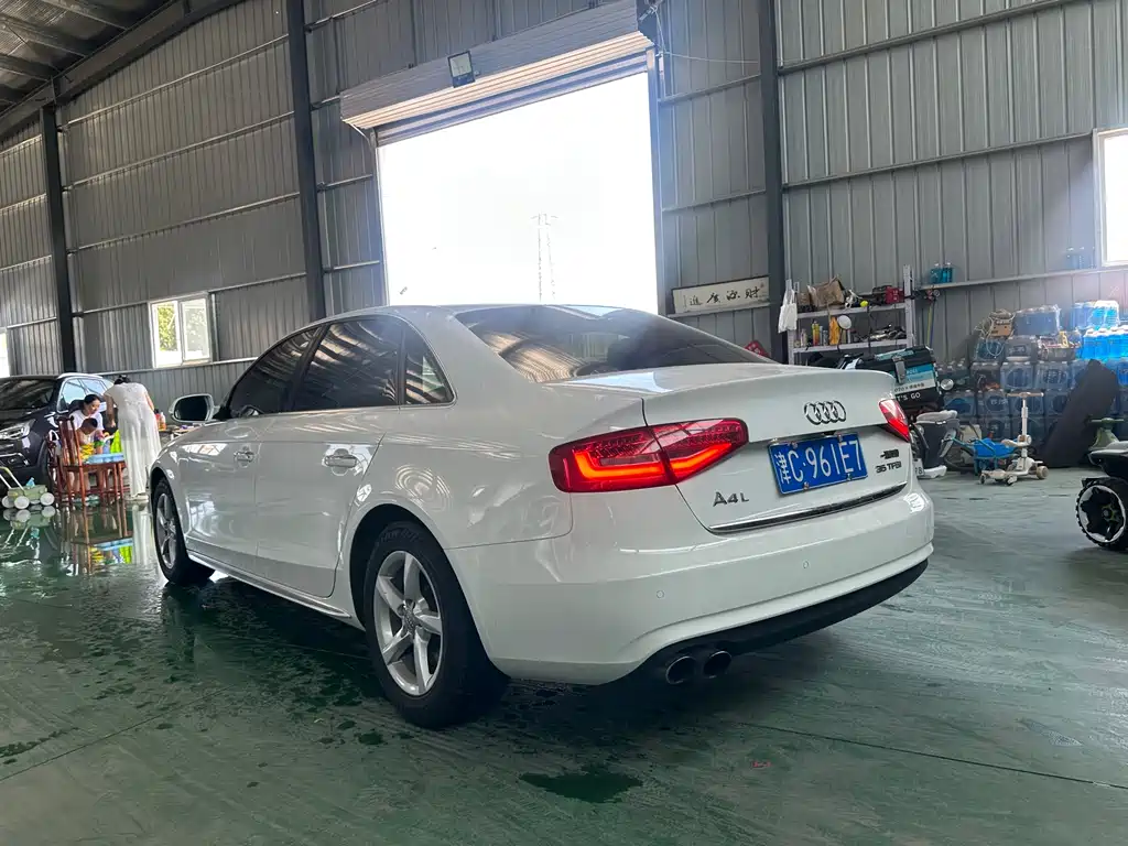 Audi A4L 2015