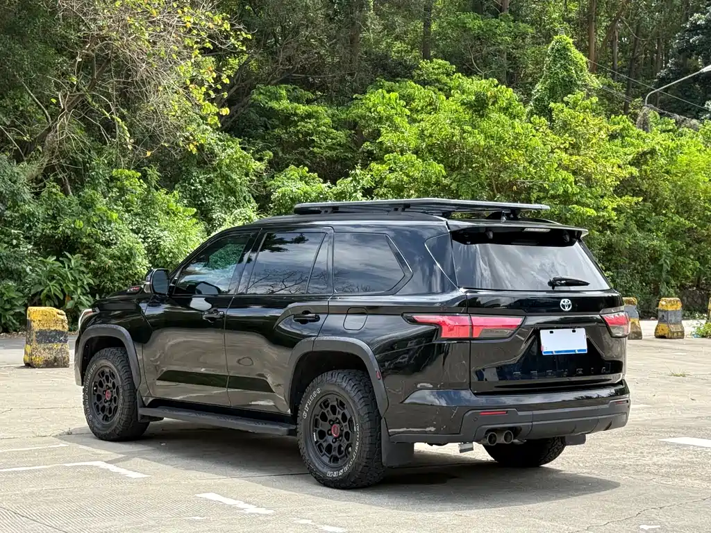 Toyota Sequoia 2024 — фото 14