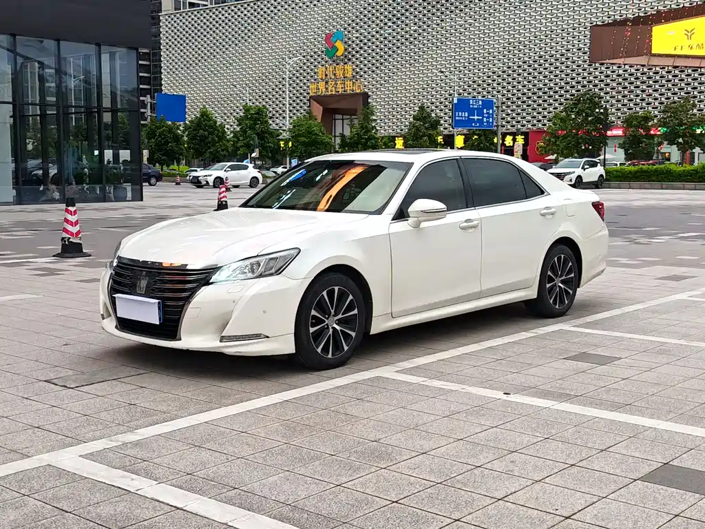 Toyota Crown 2018 — фото 1