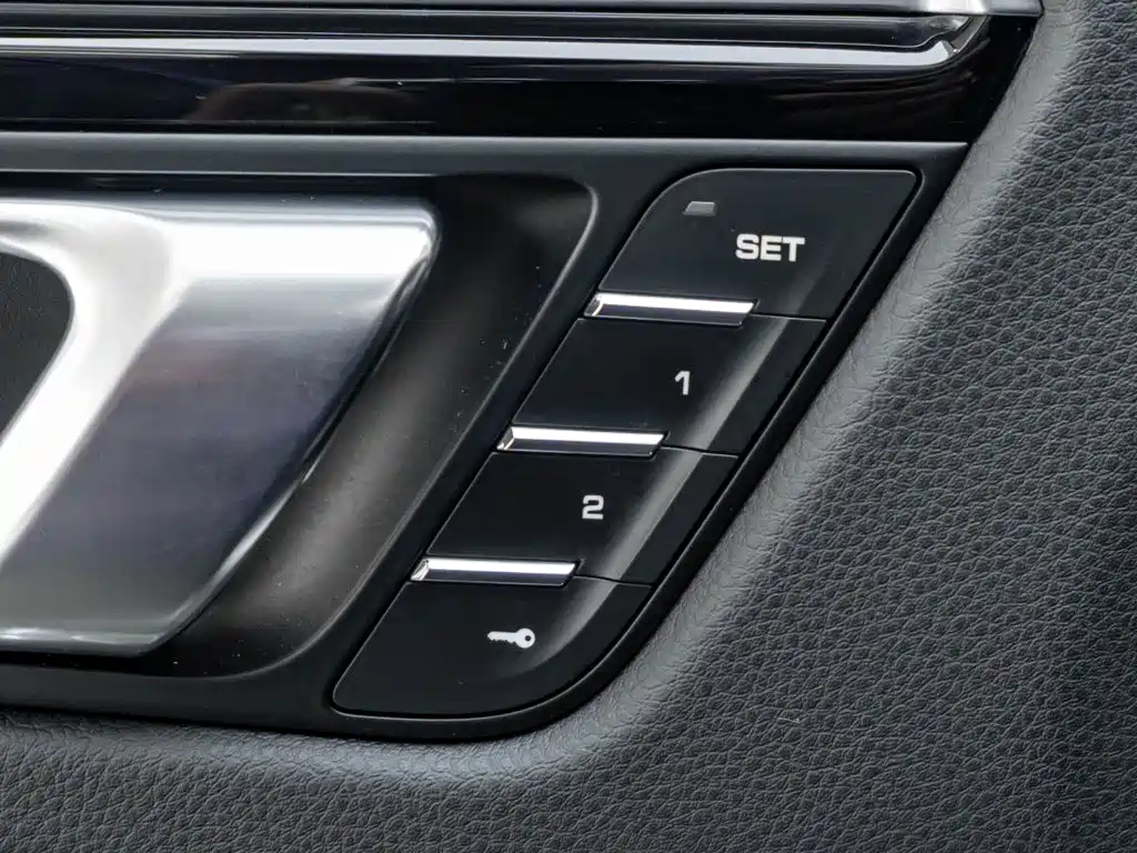 Porsche Macan 2021 — фото 22